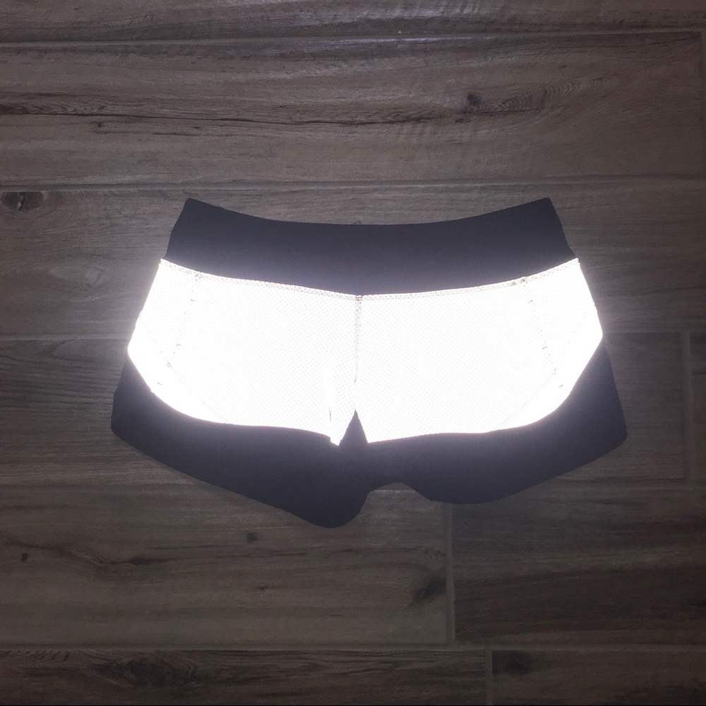 Lululemon Speed Shorts - SE Reflective, Size 6